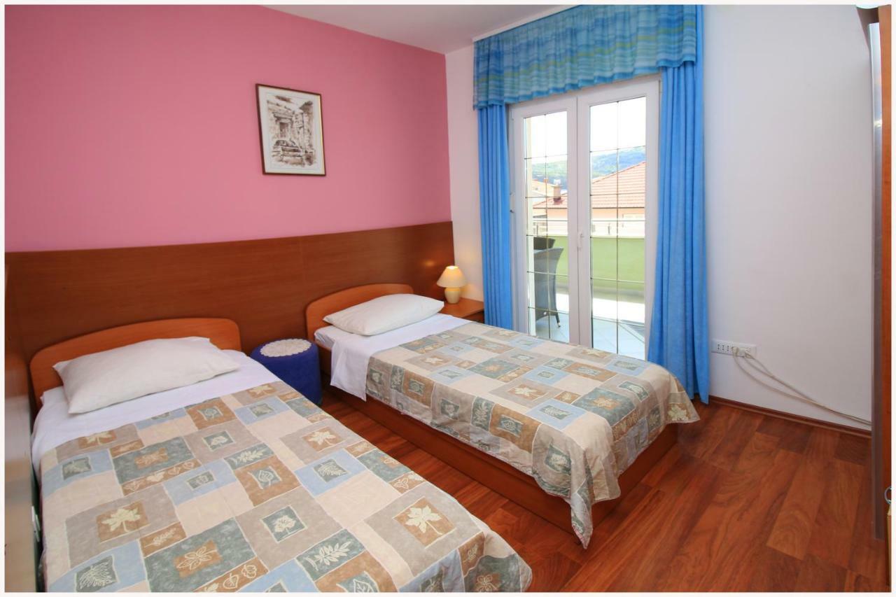 -Villa Sjor -Primosten-Apartmani- Has 2 Large Apartments And 2 Smaller Ones -Primosten Lokvice 6 Esterno foto
